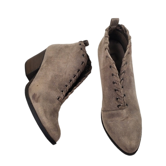 Coconuts by matisse Bamba grey point toe ankle heel bootie - Picture 12 of 13